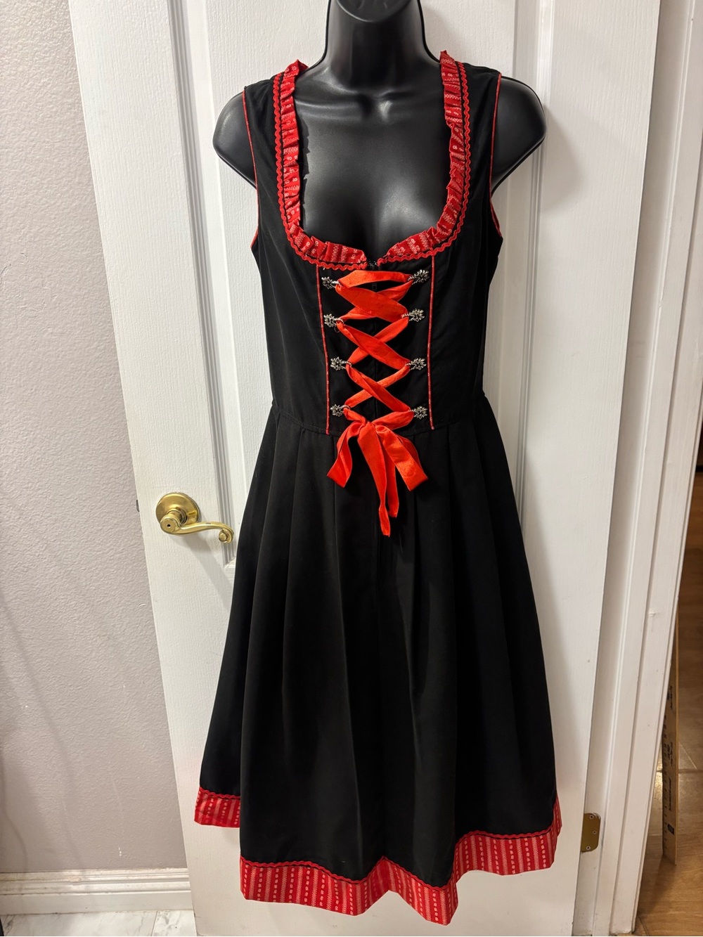 Oktoberfest Authentic German Dirndl Black Red Lace-Up Sleeveless Midi Dress 6